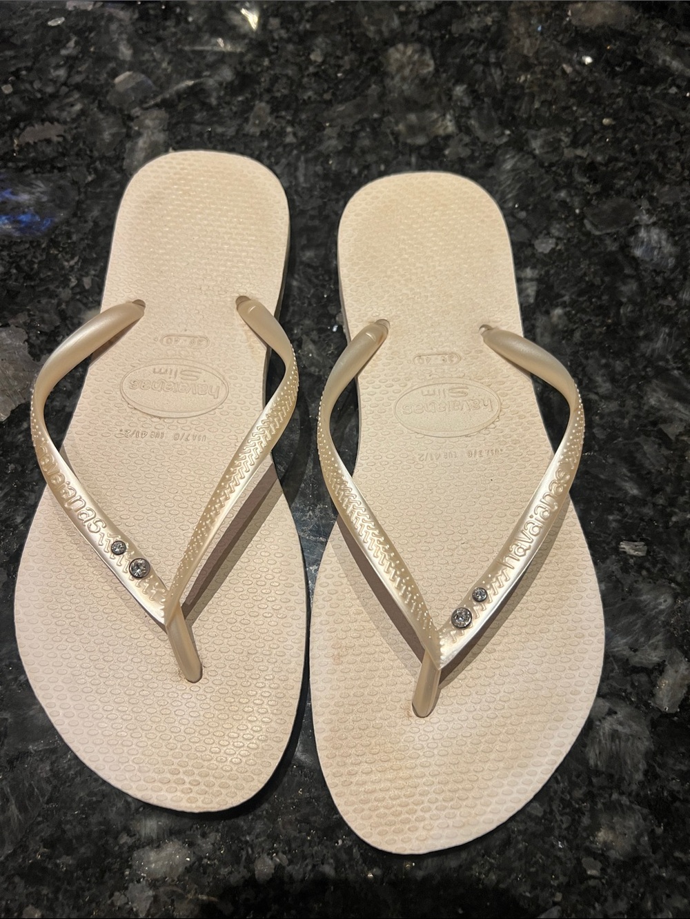 Havaianas slim with crystal flip flops Pearl White
Size 7/8